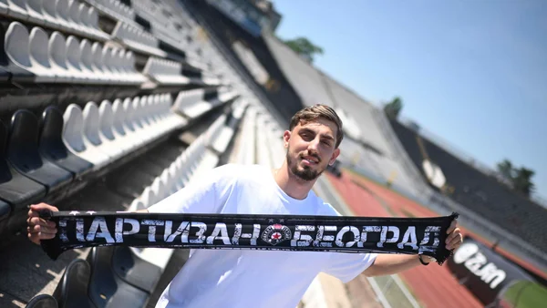Aleks Zeković je novi vezista Partizana!